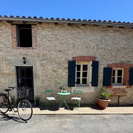 La Maison De Lyon Saint-Laurent-de-Céris