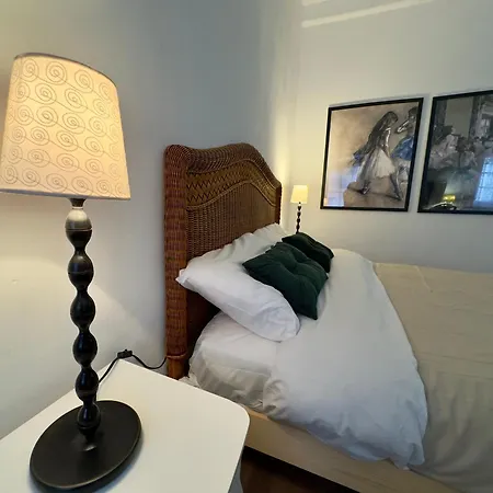 La Maison De Lyon Bed and Breakfast