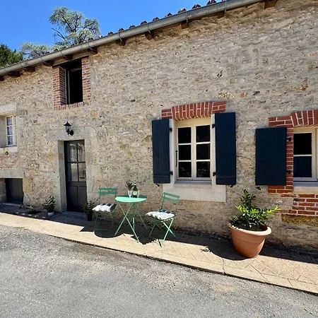 Bed and Breakfast La Maison De Lyon Saint-Laurent-de-Céris