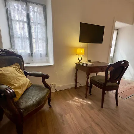 La Maison De Lyon Bed & Breakfast 3*
