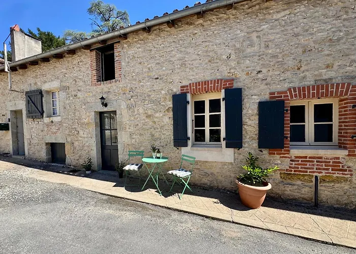 Bed and Breakfast La Maison De Lyon Saint-Laurent-de-Céris