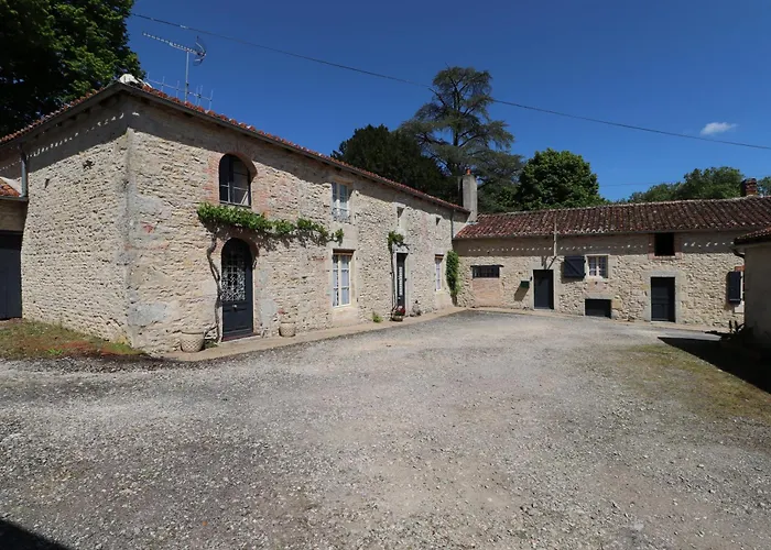 Bed and Breakfast La Maison De Lyon Saint-Laurent-de-Céris