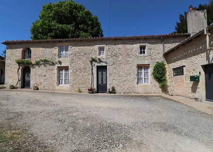 La Maison De Lyon Bed and Breakfast *